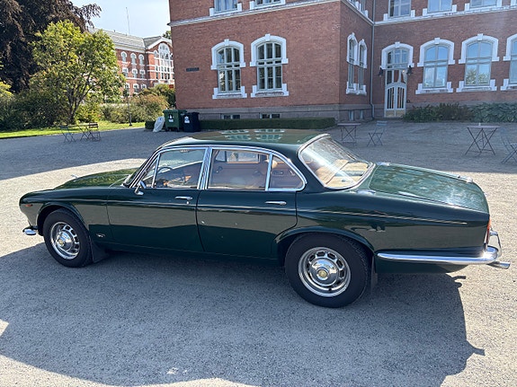 Jaguar XJ 19 of 20
