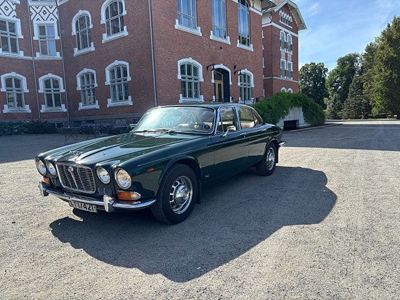Jaguar XJ 13 of 20