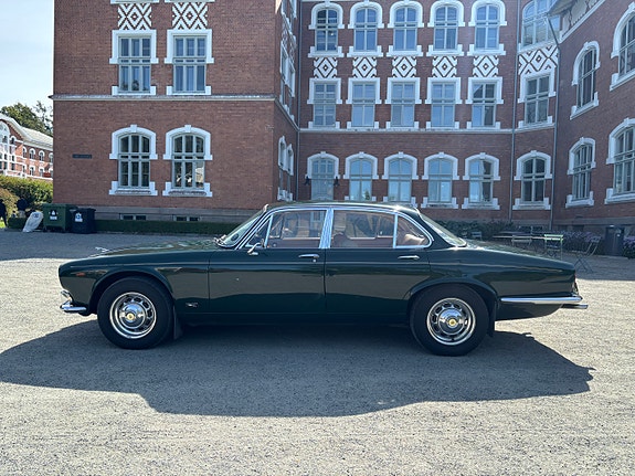 Jaguar XJ 14 of 20