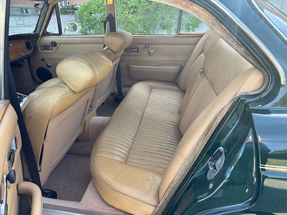 Jaguar XJ 12 of 20