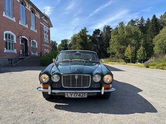 Jaguar XJ 2 of 20
