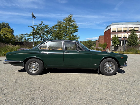Jaguar XJ 15 of 20