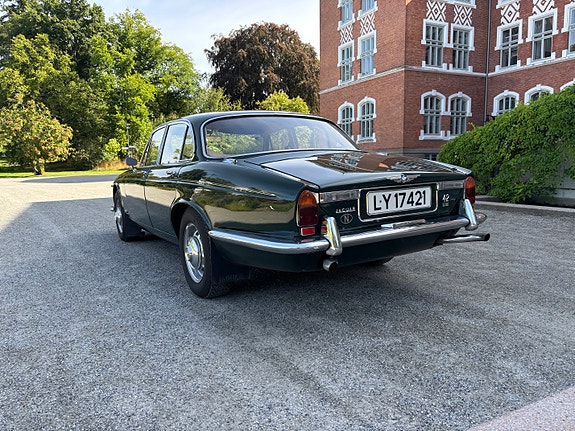 Jaguar XJ 10 of 20