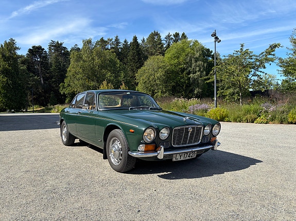 Jaguar XJ 16 of 20