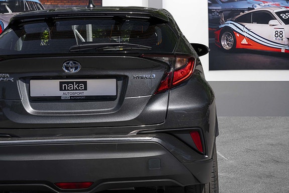 Toyota C-HR 8 of 22