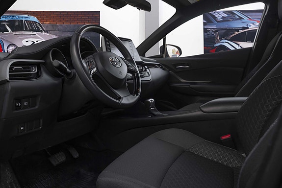 Toyota C-HR 10 of 22