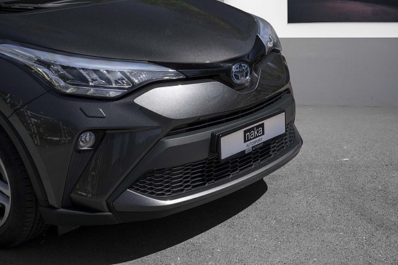 Toyota C-HR 2 of 22