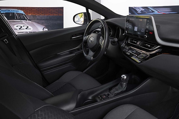 Toyota C-HR 13 of 22