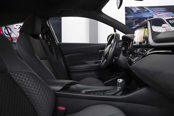 Toyota C-HR 11 of 22