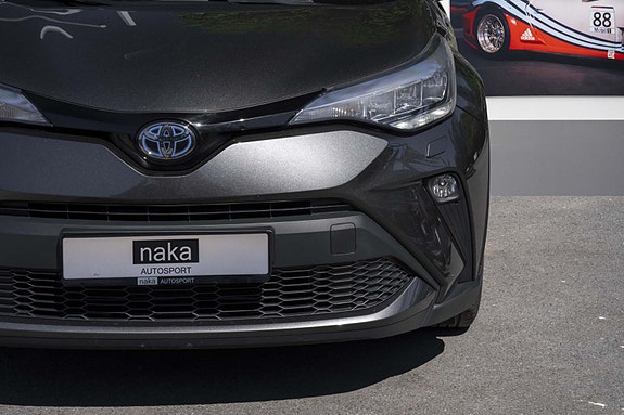 Toyota C-HR 4 of 22