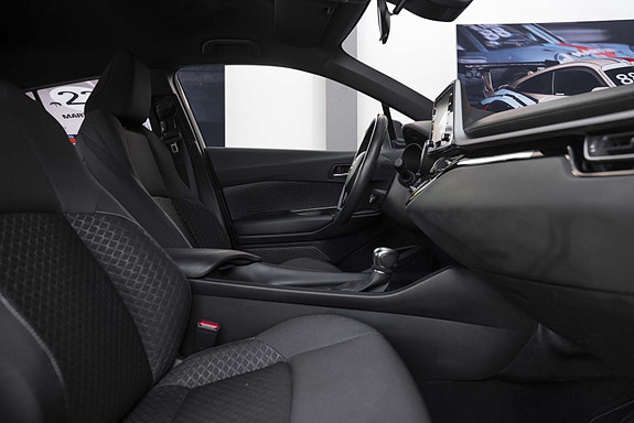 Toyota C-HR 12 of 22