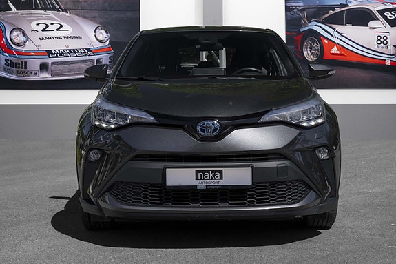 Toyota C-HR 3 of 22