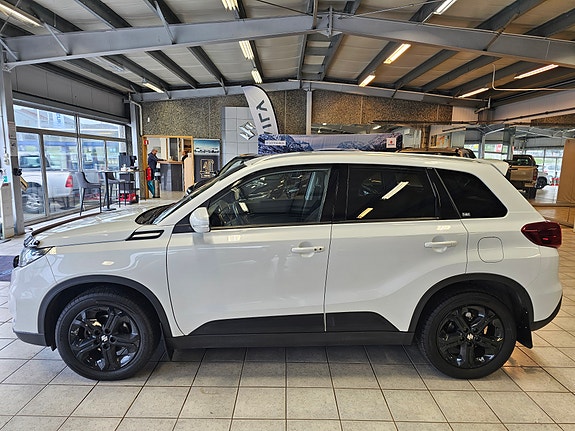 Suzuki Vitara 2 of 18