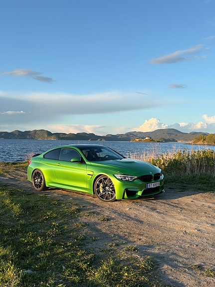 BMW M4 3 of 5
