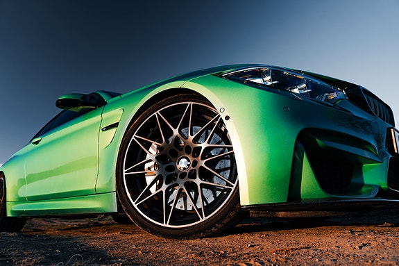 BMW M4 4 of 5