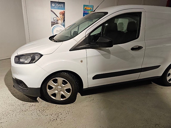 Ford Transit Courier 3 of 5