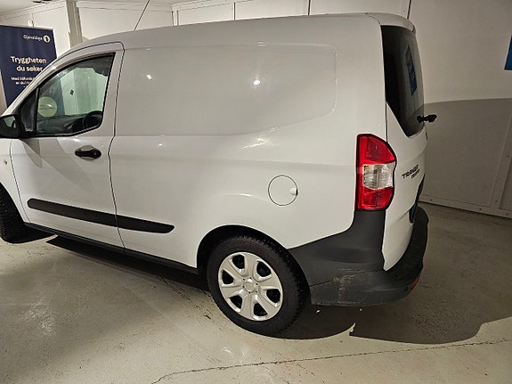 Ford Transit Courier 4 of 5