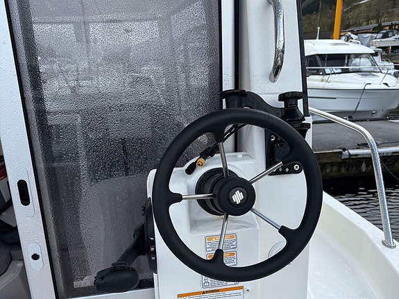 Quicksilver 625 PH med Mercury 150HK EFI og ZIPWAKE Pro-FULLSPEKKET-GARANTI 5ÅR 4 of 5