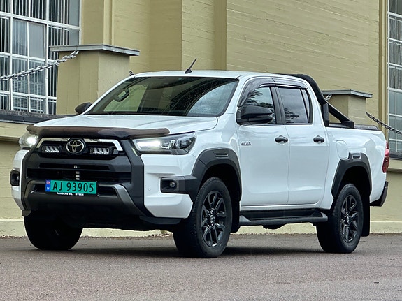 Toyota HiLux 3 of 5