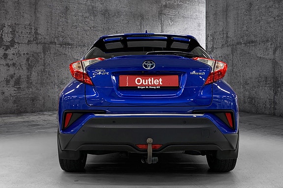 Toyota C-HR 3 of 5