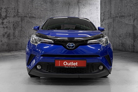 Toyota C-HR 2 of 5