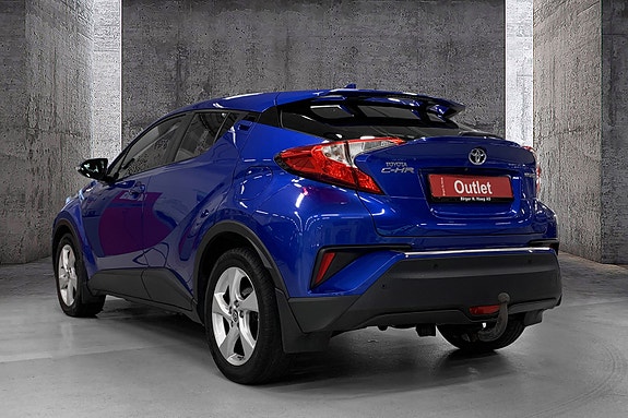 Toyota C-HR 4 of 5