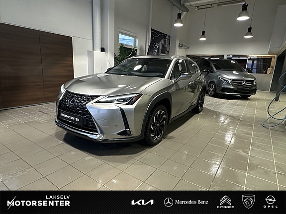 Lexus UX300e 2 of 5