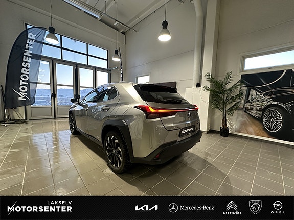 Lexus UX300e 5 of 5