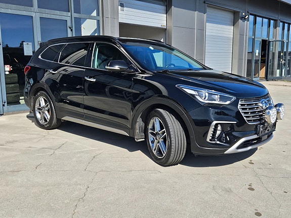 Hyundai Grand Santa Fe 2 of 5