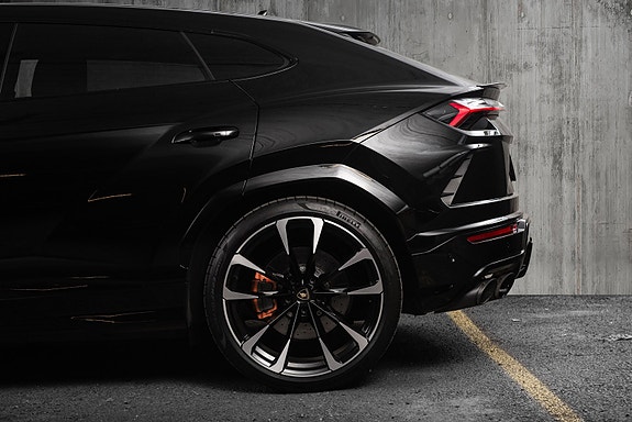 Lamborghini Urus 10 of 30