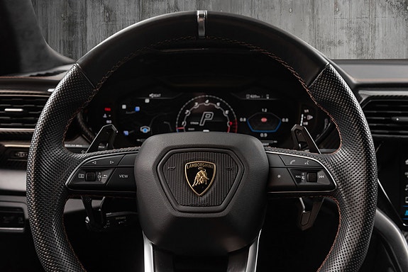 Lamborghini Urus 24 of 30