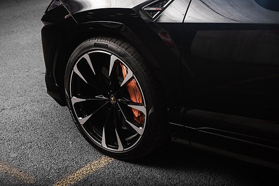 Lamborghini Urus 19 of 30
