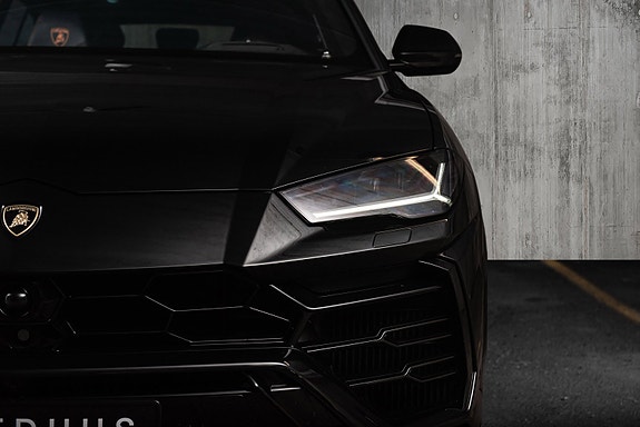 Lamborghini Urus 5 of 5