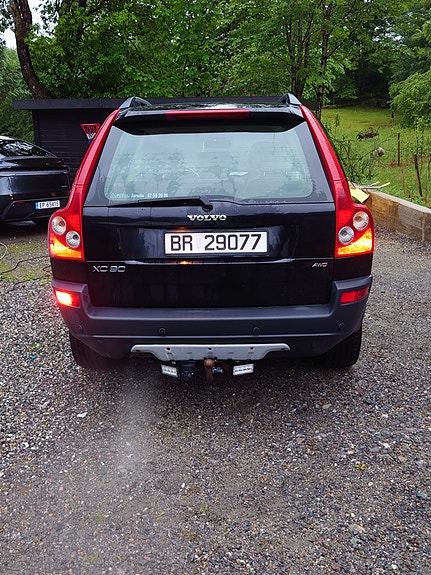 Volvo XC90 2 of 30