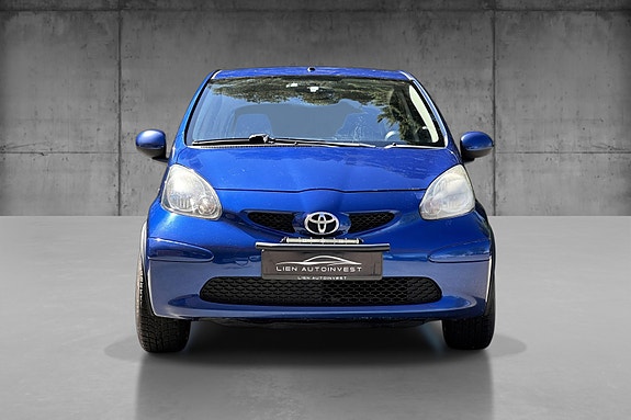 Toyota Aygo 2 of 5