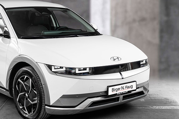 Hyundai Ioniq 5 3 of 5