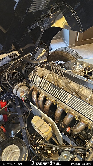 Jaguar E-TYPE 22 of 27
