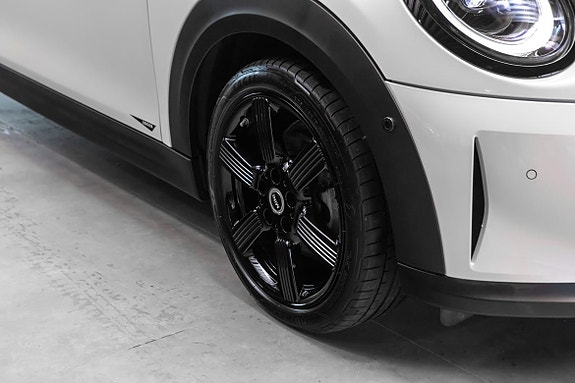 MINI Cooper SE 3 of 5