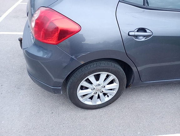 Toyota Auris 9 of 17