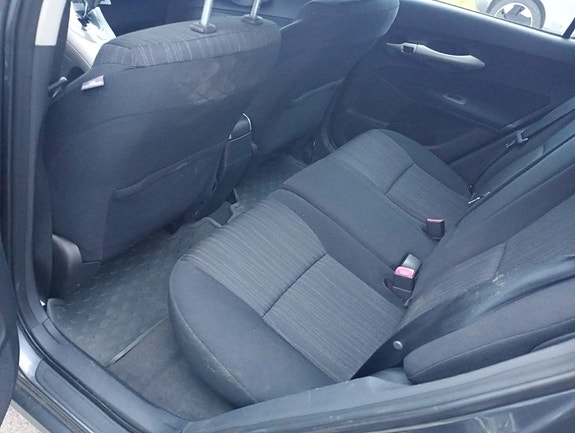 Toyota Auris 8 of 17