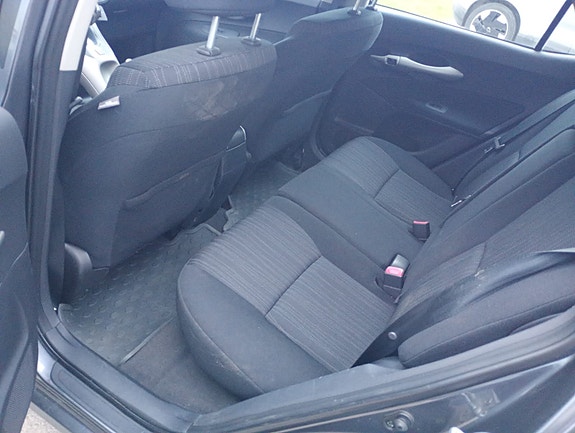 Toyota Auris 7 of 17