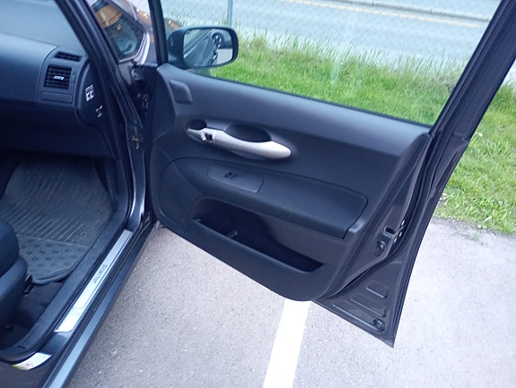 Toyota Auris 4 of 17