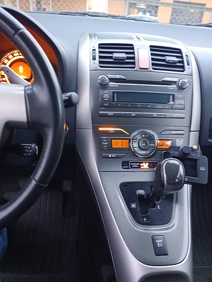 Toyota Auris 2 of 17