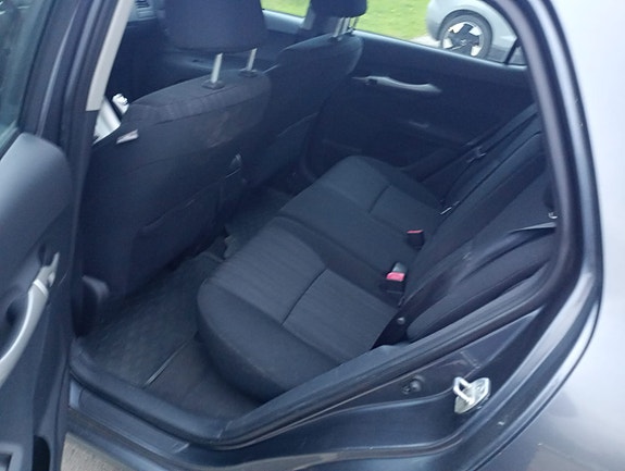 Toyota Auris 6 of 17
