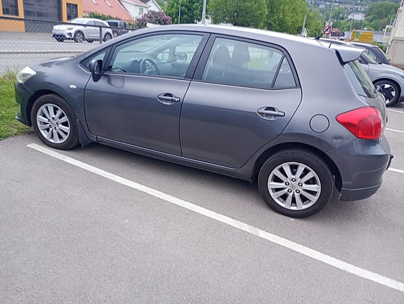 Toyota Auris 11 of 17