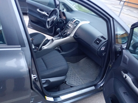 Toyota Auris 12 of 17