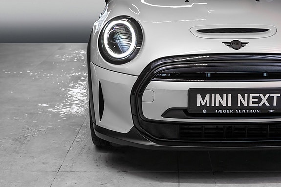 MINI Cooper SE 4 of 5