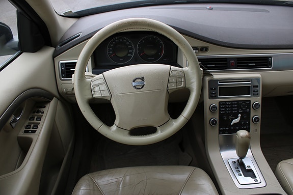Volvo V70 10 of 11