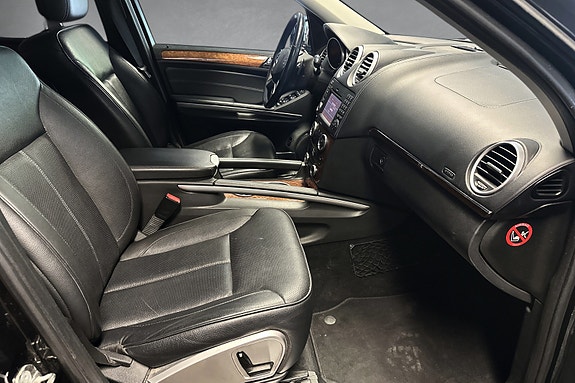 Mercedes-Benz GL350 13 of 30