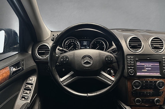 Mercedes-Benz GL350 20 of 30